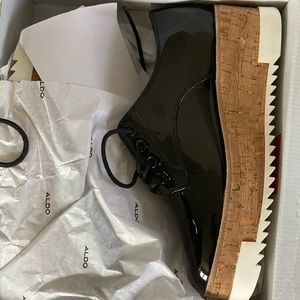 Patent Leather Tie up Brogues